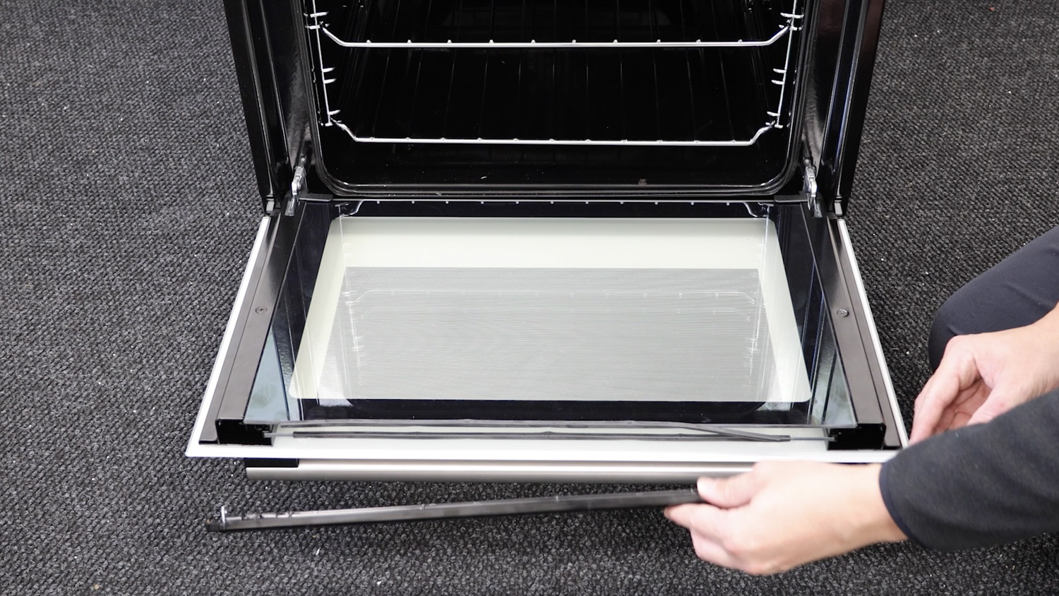 How to Replace an Oven Top Trim Fixing Bracket Hotpoint